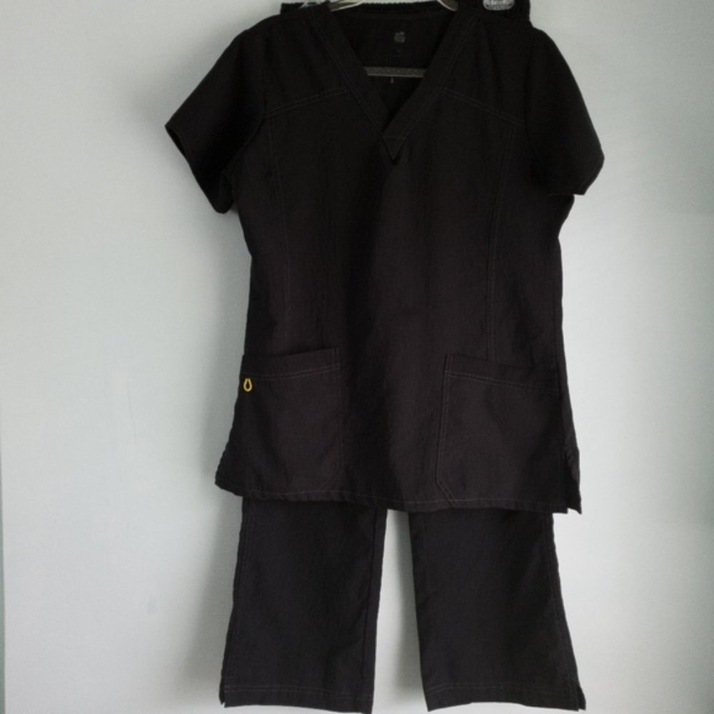 Wonder Wink | Black Four Stretch Scrub Top and Scrub Pants Set